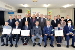 【写真】表彰された皆さんと秋葉警察署小山署長（右から3人目）ほか