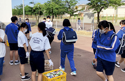 【写真】アルミ缶回収の様子