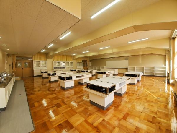 桜が丘小学校　家庭科室の写真