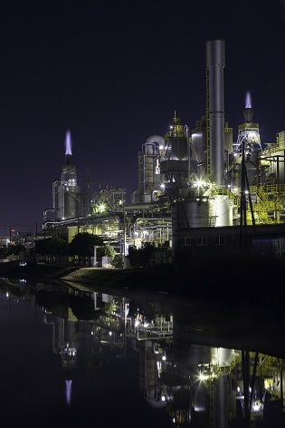 通船川鴎橋付近の工場夜景