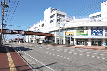 東区役所前横断歩道橋