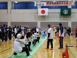 市民綱引き大会の様子