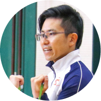 指導者・中村雄太さんの顔写真