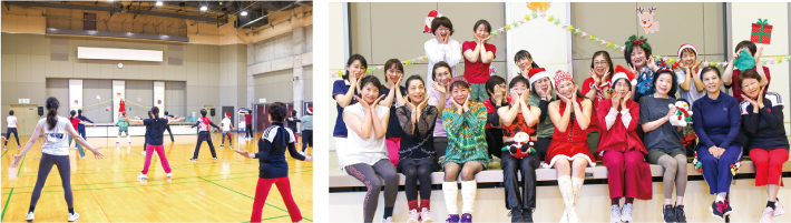 両手・両足を広げZUMBAを楽しんでいる参加者の写真
・クリスマスバージョンでコスプレをした参加者と指導者角谷さんの集合写真