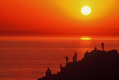 日本海に沈む夕日の写真