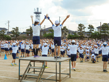 新通小　運動会でダンス