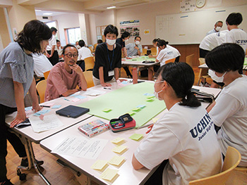 内野中学校　生徒と一緒に意見交換しました