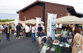 昨年度の活動例（佐潟de朝市）